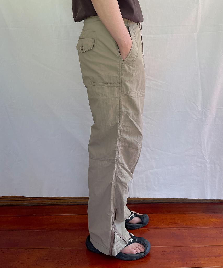 YOUNEEDGARMENTS Утилитарные нейлоновые брюки-карго (бежевый)