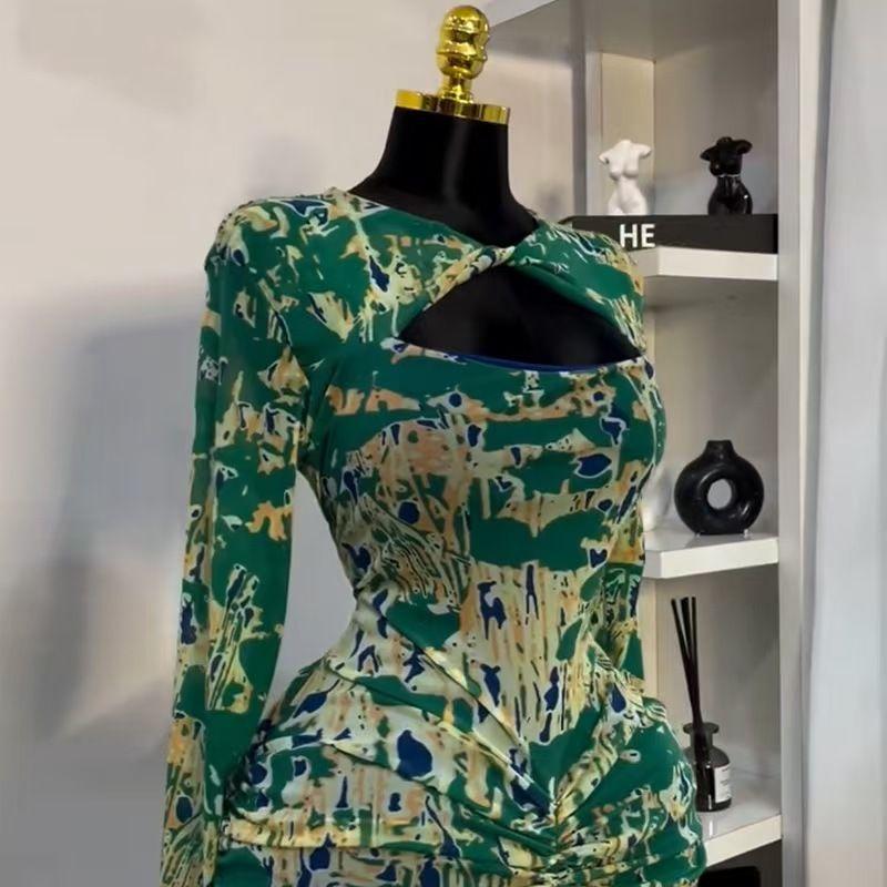 Европейская и американская мода Сексуальное платье с длинным рукавом и вырезами Принт Длинное платье Сексуальное платье с вырезами и принтом