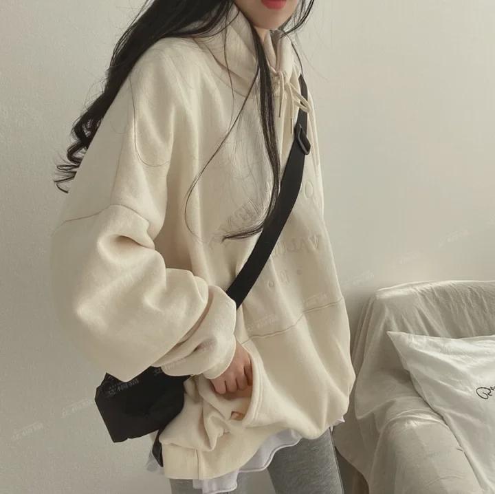 Женская толстовка oversize из бархата с капюшоном — новая коллекция осень/зима 2022 года