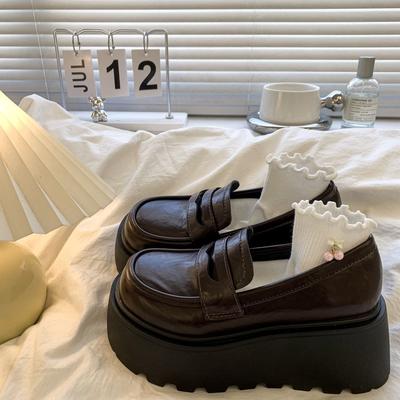 Модные универсальные маленькие мужские туфли на платформе-маффин для увеличения роста, новая коллекция весна 2025, высокоценные туфли из маленькой кожи Spice Girl для женщин