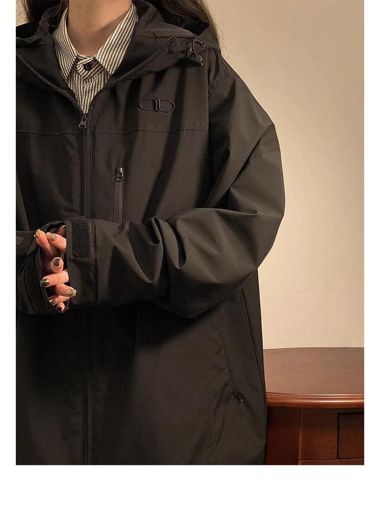 Женская весенняя куртка для альпинизма в американском винтажном стиле 2025 года - Модное повседневное пальто для активного отдыха