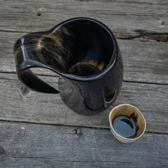 Shape by Nature Аутентичная роговая кружка для питья Комбинированная стеклянная рюмка Настоящая функциональная большая чашка из бычьего рога Набор из 2 чашек с натуральной отделкой