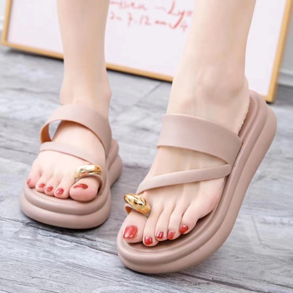 Новые тапочки с пальцами женская верхняя одежда летняя мода тапочки с толстой подошвой для отдыха в помещении слово с сандалиями производитель