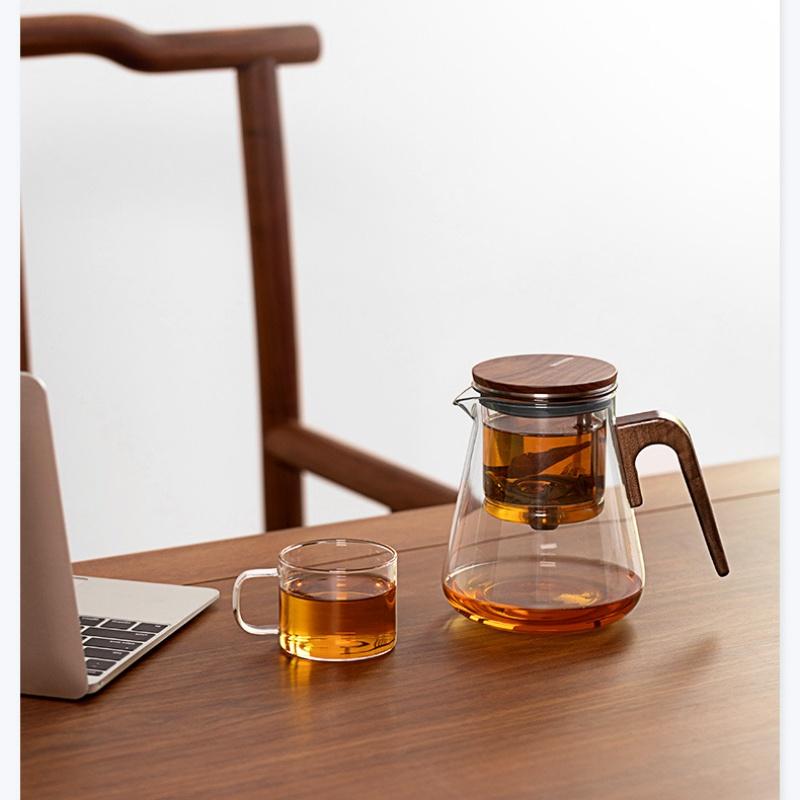 Чайник с магнитной всасыванием и ротационной фильтрацией, 800 мл