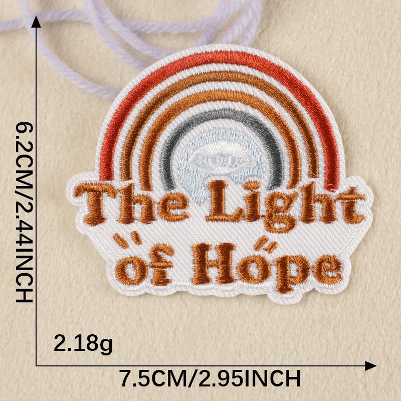 Значок-наклейка с радужной вышивкой - нашивка на аксессуар одежды