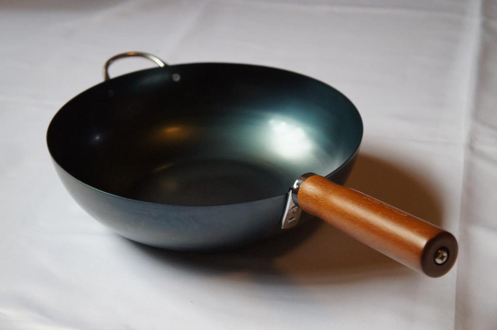 Сковорода из железа, которая растет по мере использования, коричневое дерево, изготовленное в IH, без приправ, для кемпинга, вок, 28 см, ручка, Япония, совместимая, легкая,