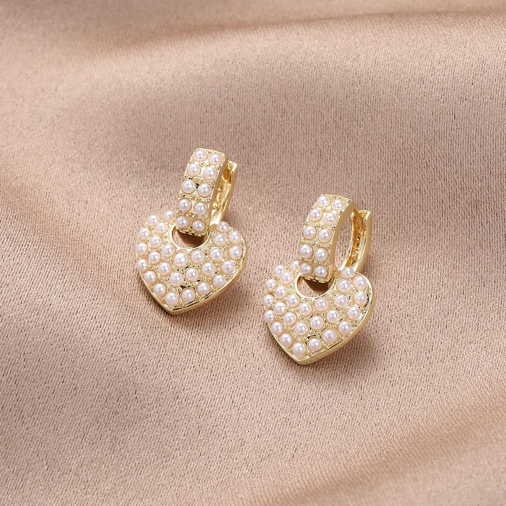 Серьги-пусеты с жемчугом для женщин, модный и изысканный темперамент, высококлассные серьги в форме сердца