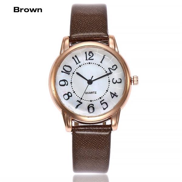 Женские кварцевые наручные часы с кожаным ремешком и крупными цифрами. Цвет ремешка на выбор