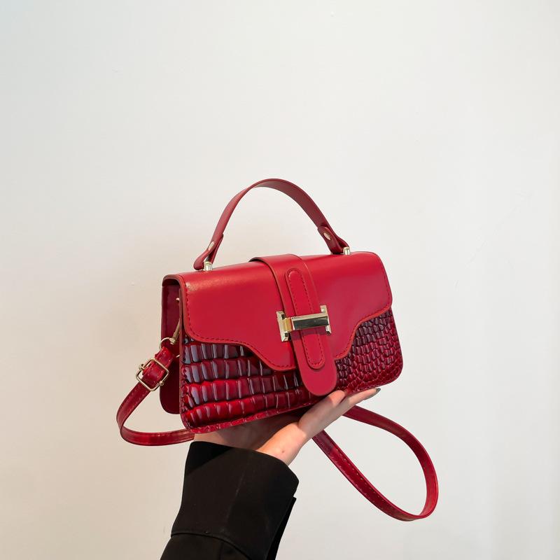 Niche Design High Value Chinese Shoulder Messenger Bag Autumn Versatile Portable Commuter Small Square Bag