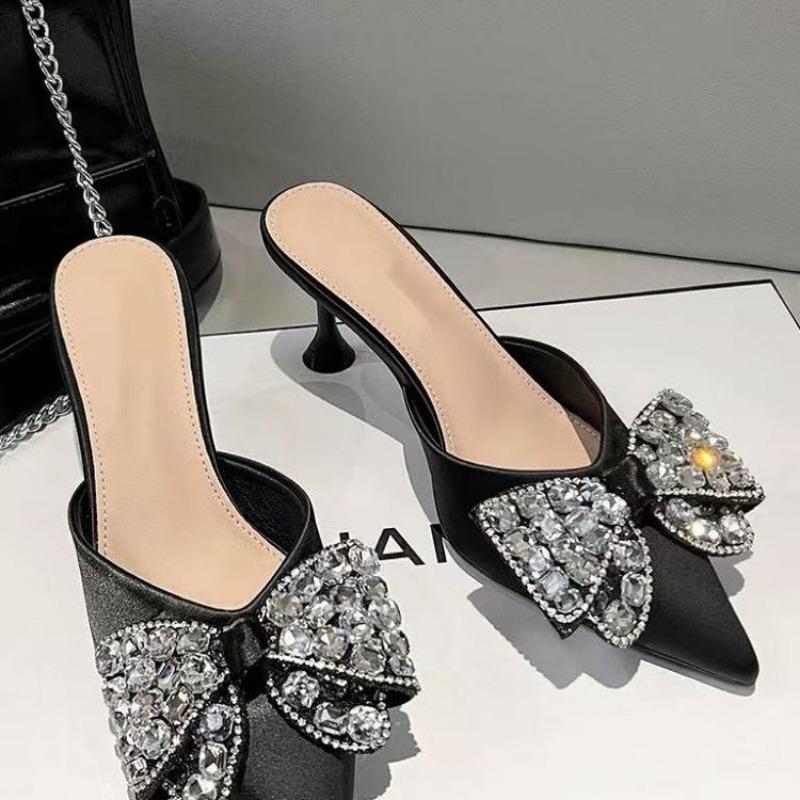 Женская обувь Закрытый носок Женские тапочки Модные туфли Женские сандалии с острым носком и кристаллами на тонком каблуке