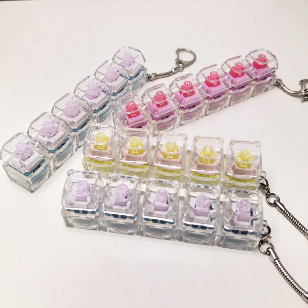 Брелок для ключей в виде бесшумной механической клавиатуры с 5,6 крестовыми переключателями и высокопрозрачными колпачками клавиш; Игрушка-антистресс.