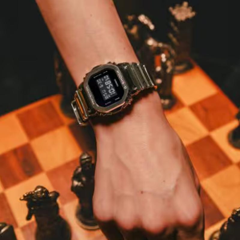 Casio 5600 Часы с кварцевым механизмом и ремешком из смолы 49,6 Унисекс Серый циферблат GM-5600YM-8