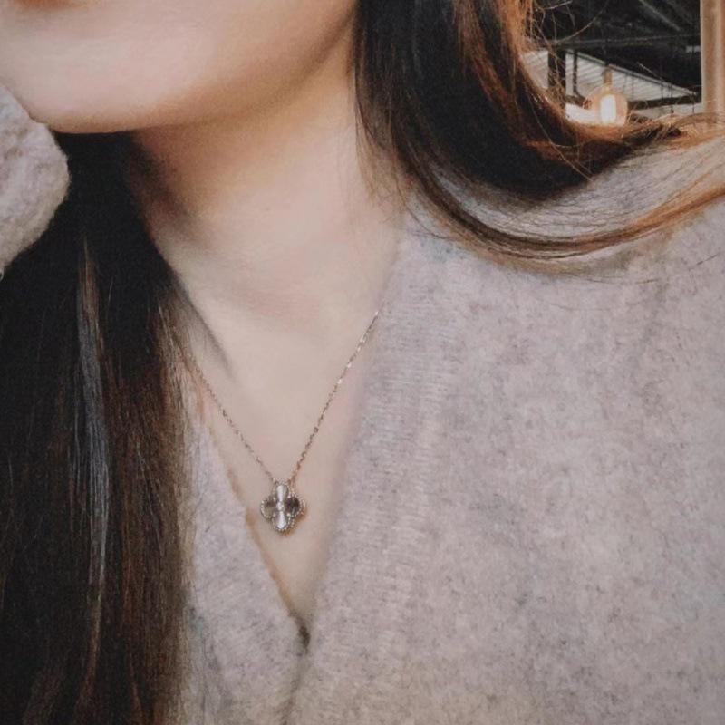 Новый легкий роскошный ветер старший лазерный четырехлистный клевер титановое стальное ожерелье женская счастливая трава ключичная цепочка