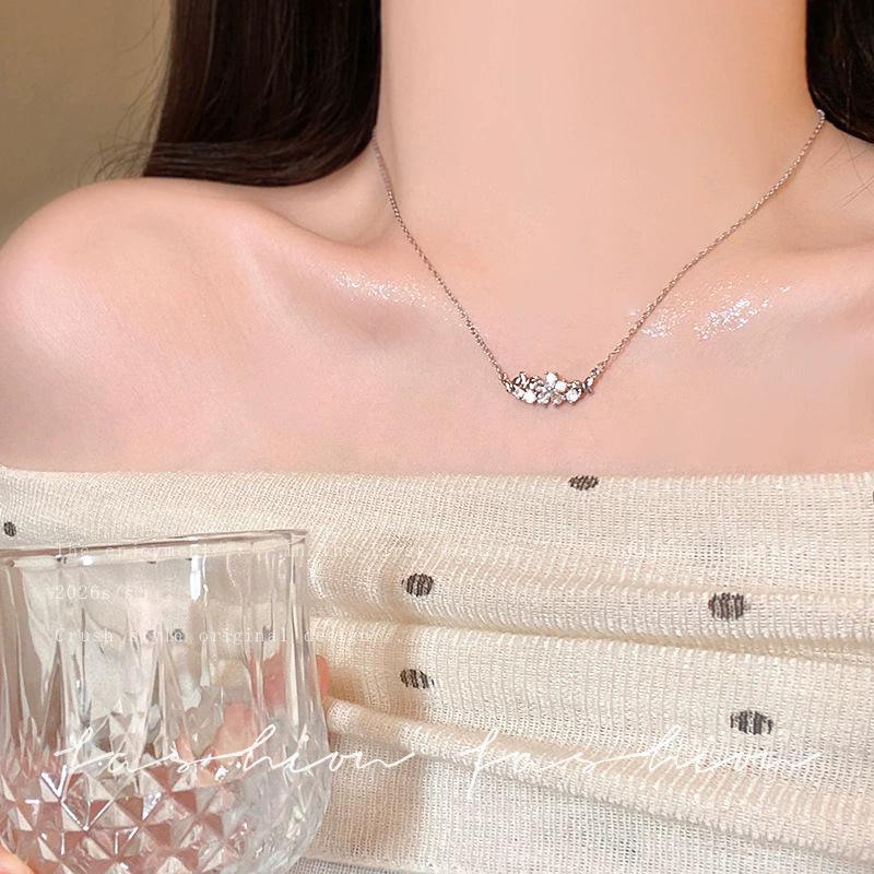 Elegant Pearl Necklace - Versatile Niche Design with Heart Pendant for Women