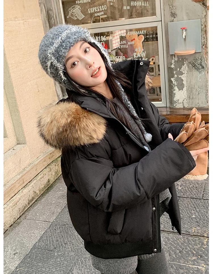 Женская короткая ветрозащитная теплая зимняя куртка с капюшоном из большого меха и рукавами реглан