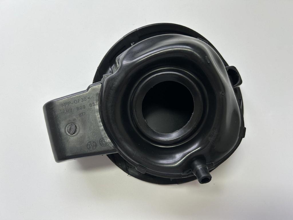 Крышка топливного бака и накладка горловины топливного бака Volkswagen Tiguan