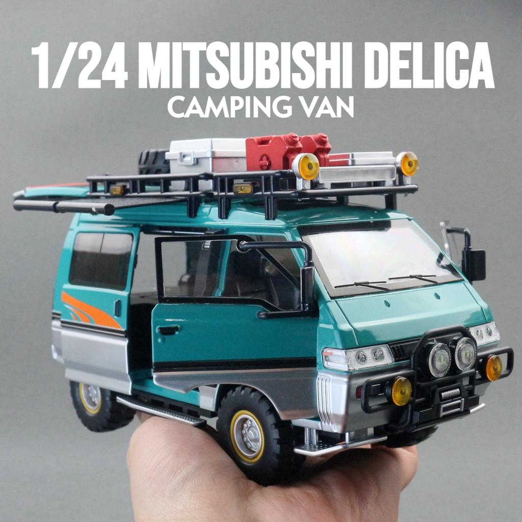 Масштаб 1/24 Mitsubishi Delica Кемпер Минивэн MPV Модель Игрушечной Машинки Литой Металл Миниатюрный Инерционный Звук и Свет Коллекция Подарок для Ребенка