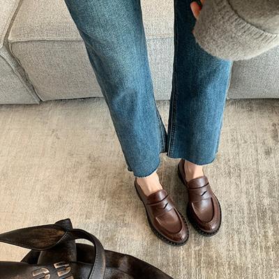 Маленькие кожаные туфли женские ретро британский стиль одинарные туфли кожаные одинарные туфли толстый каблук лоферы осень и зима новые модели взрыв