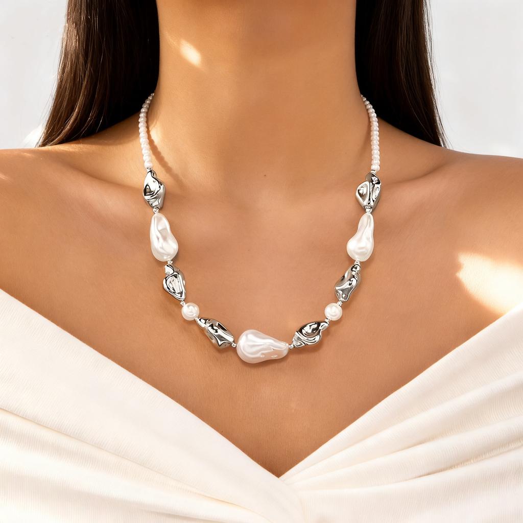 Exquisite Baroque Imitation Pearl Necklace for Women Minimalist Irregular Heart Shape Layered Chain Friendship Jewelry Gifts