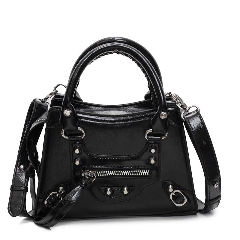 Women's Bag 2025 New Korean Version Fashion Rivet Shoulder Locomotive Bag Personalized Trend Messenger Small Square Bag Pu