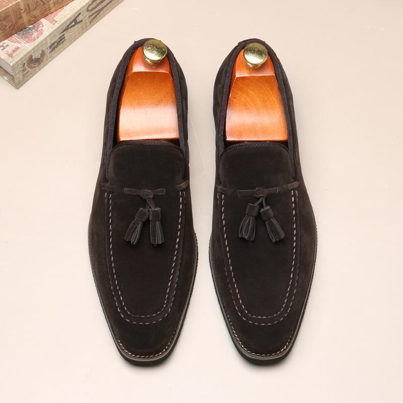 Модные высококачественные лоферы с кисточками, новая мужская обувь с острым носком из замшевой кожи, мужская дизайнерская формальная обувь для свадьбы, выпускного вечера, вечеринки по случаю возвращения домой