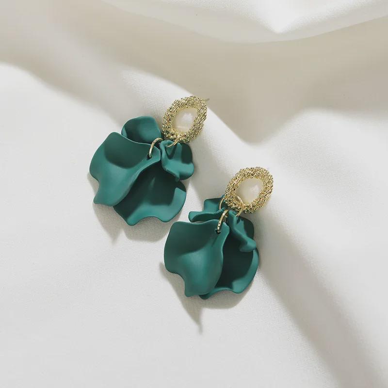 Exaggerated Green Petal Clip-On Earrings - High-End Cold Style Design