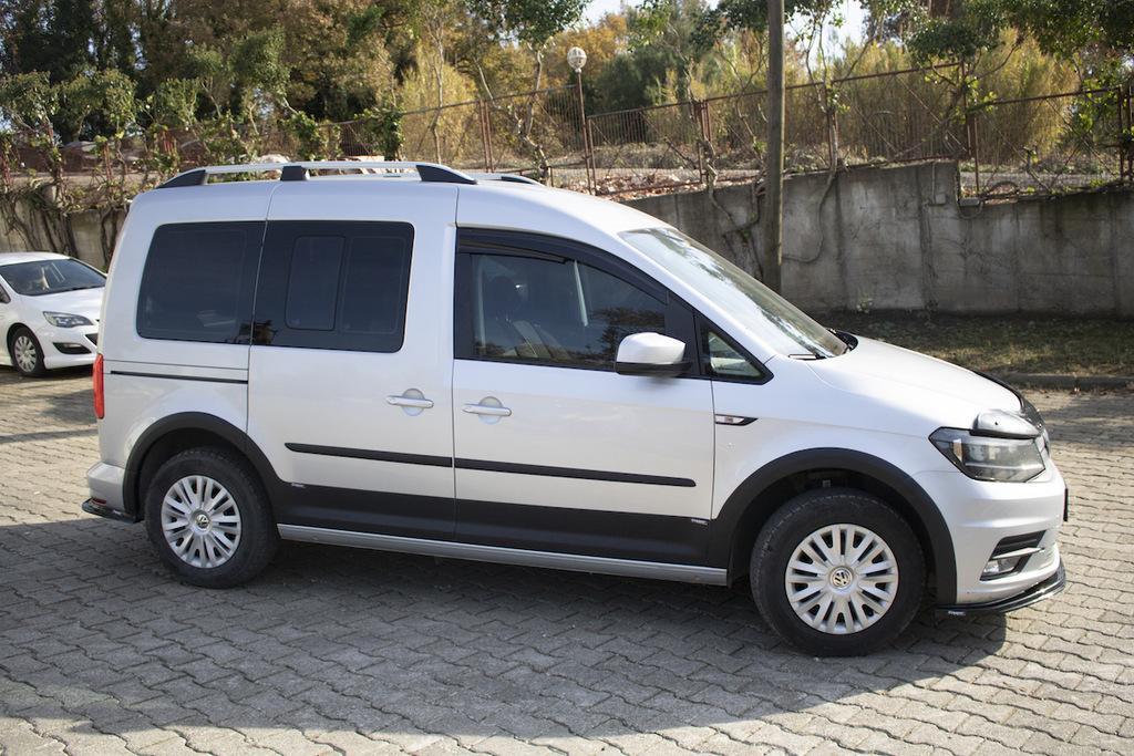 Комплект молдингов и расширителей арок 1 дверь, короткая база для Volkswagen Caddy 2015-2020 гг
