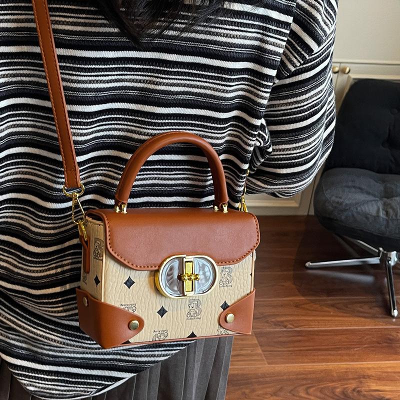 Premium Contrasting Color Small Bag Women's 2025 New Popular Versatile Messenger Bag Fashionable Commuter Small Square Bag