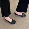 Модные таби ниндзя обувь женская микрофибра кожа удобные балетки с раздельным носком тапочки мягкая подошва лоферы лаконичные женские мокасины для ходьбы 2025