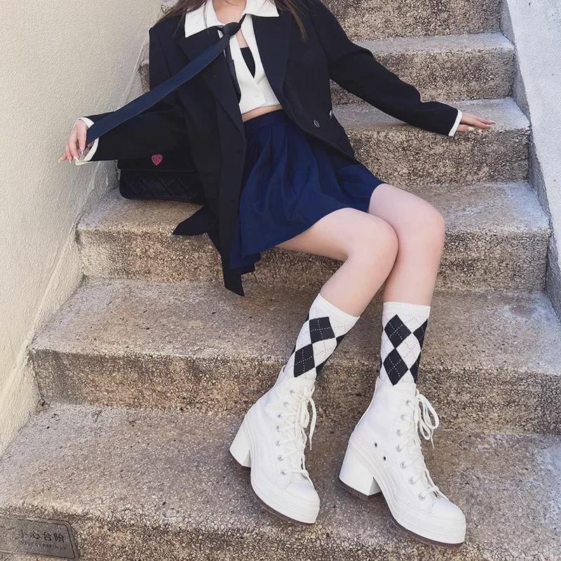 Женские парусиновые туфли на высоком каблуке в стиле ретро 2024 года: Белые, на толстом каблуке, с высоким голенищем, круглым носком, тонкими ремешками и водонепроницаемой платформой.