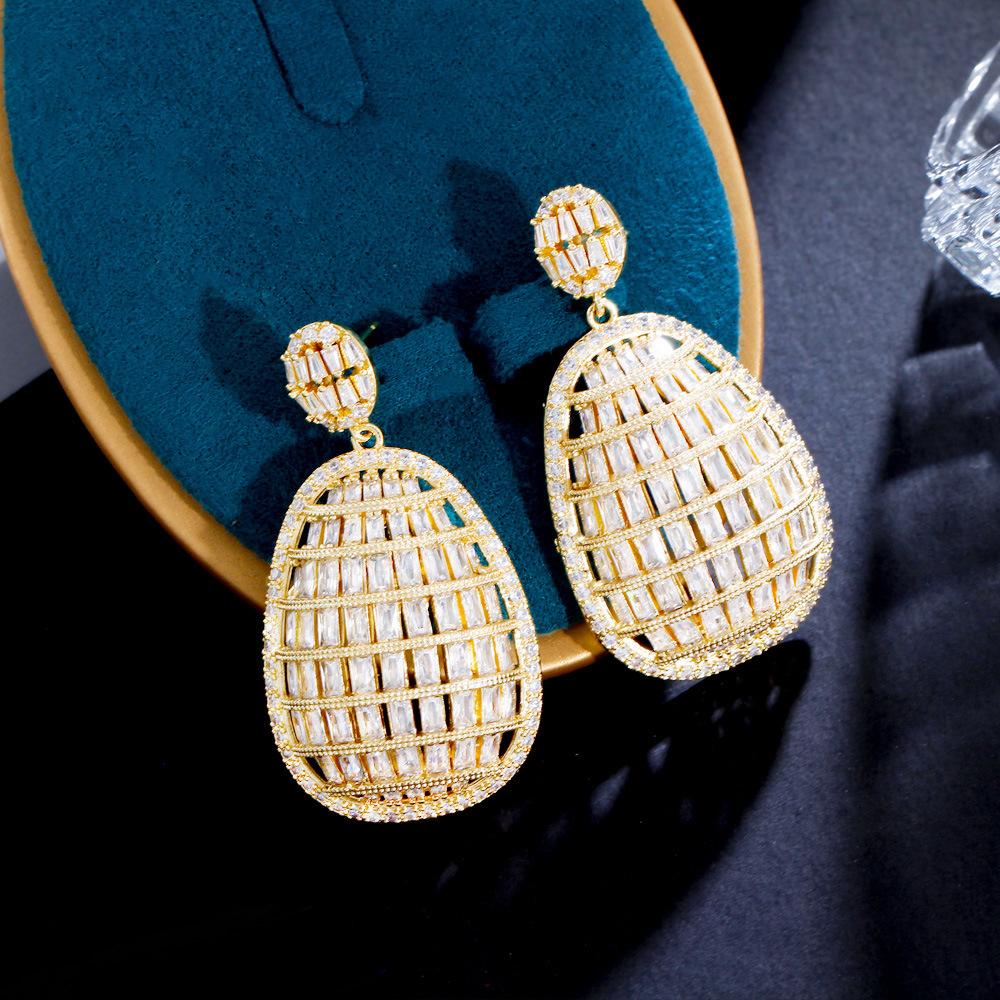 Heavy Industry Super Flash Hollow Earrings, Gas Full Of Zircon Three-Dimensional Geometric Copper Gold-Plated Earrings, Earrings.