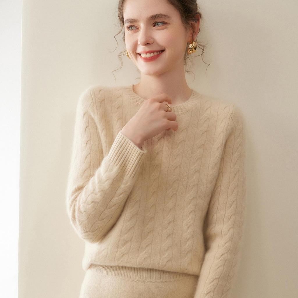 2025 Autumn/Winter Retro Old Money Style Women's Cashmere Round Neck Cable Knit Loose Sweater - Solid Color Base Layer