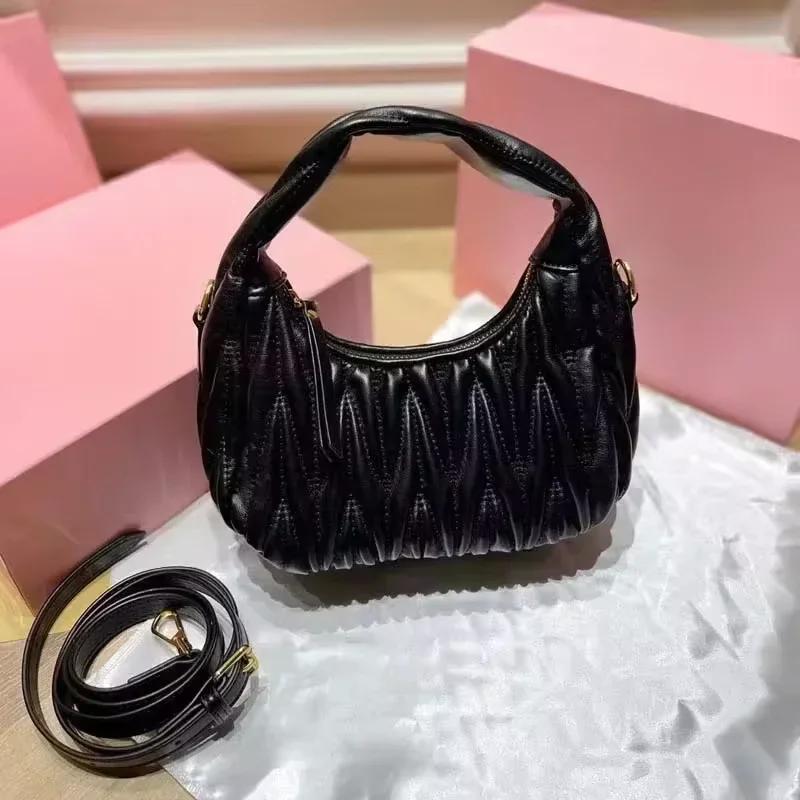 Feminine Pleated Shoulder Bag with Logo Cloud Package Bags Shopping Bags Luxury Designer