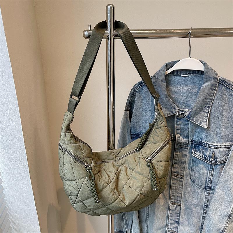 Large Capacity Cotton Clothes Bag Women's 2025 Autumn and Winter New Popular Fashion Canvas Light Commuting Shoulder Dumpling Women's Bag