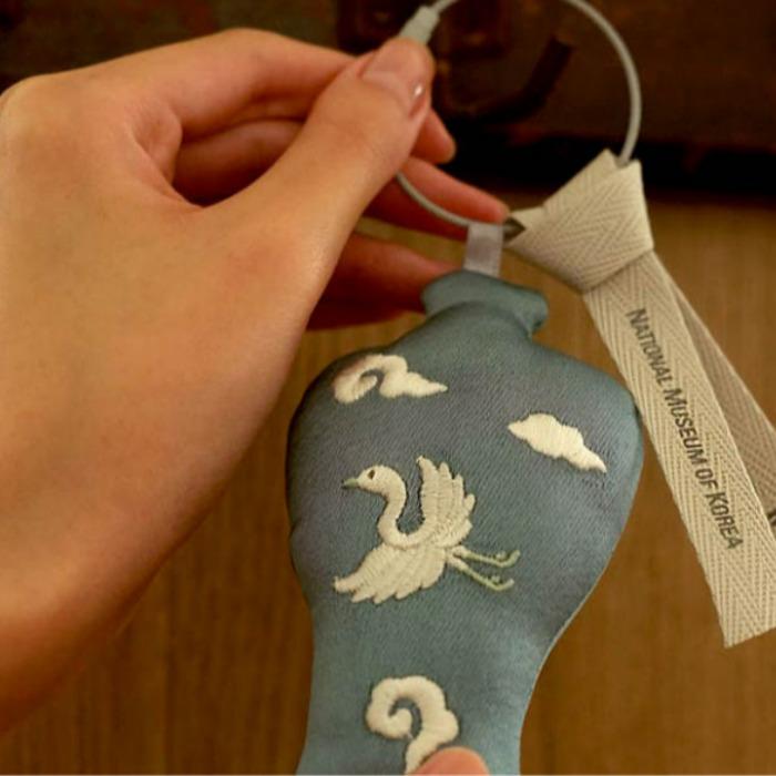 korean National Museum Celadon Keychain – Cloud & Crane Bottle