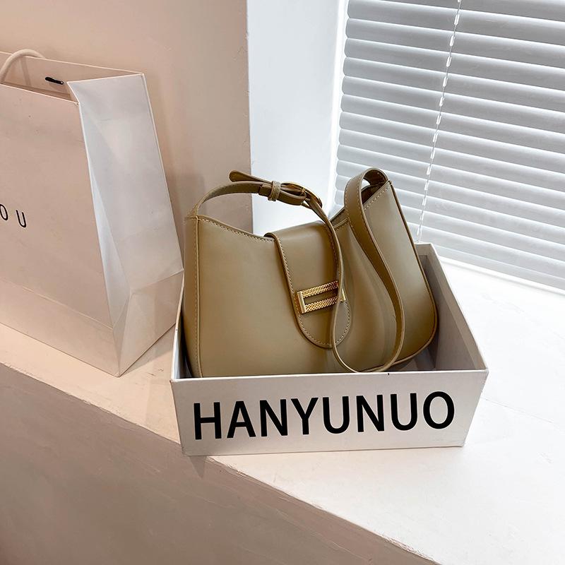 Женская однотонная сумка-багет на молнии с наклоном для отдыха из искусственной кожи с регулируемым ремешком на ремне