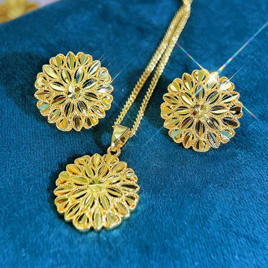 CMM Two-Piece Set Of Luxurious Golden Round Circle Carved Pendant Necklace Earrings Women's Party Jewelry Accessories