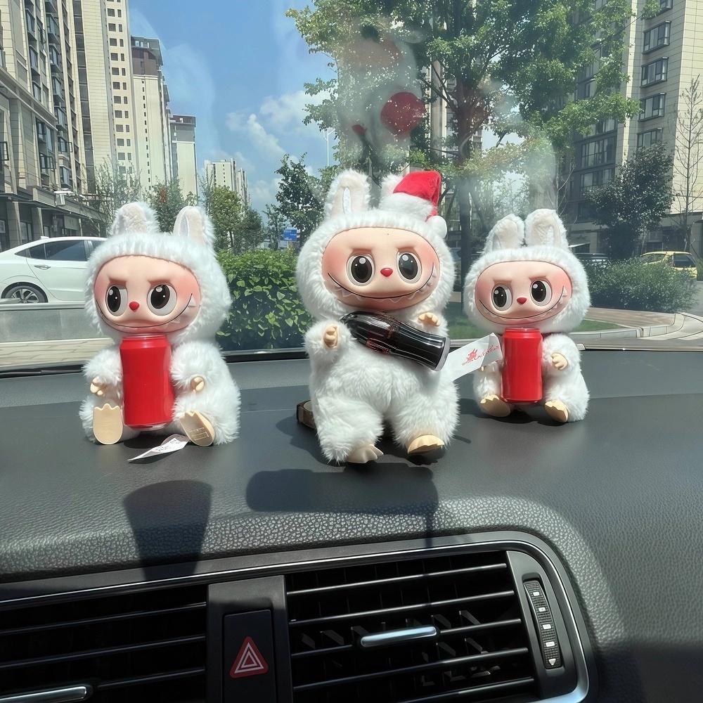 LABUBU G3 Винтажная бутылка Шарм для автомобиля 1:1 Высококачественная реплика Премиум винил Авто Декор Зеркало Вентиляционная клипса на приборную панель Украшение Безопасное вождение Коллекционный подарок