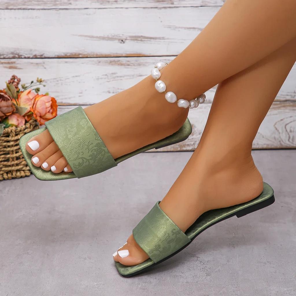 2024 Лидер продаж Новые модные летние женские тапочки с квадратным носком и открытым носком на плоской подошве для повседневной верхней одежды Однотонные женские тапочки