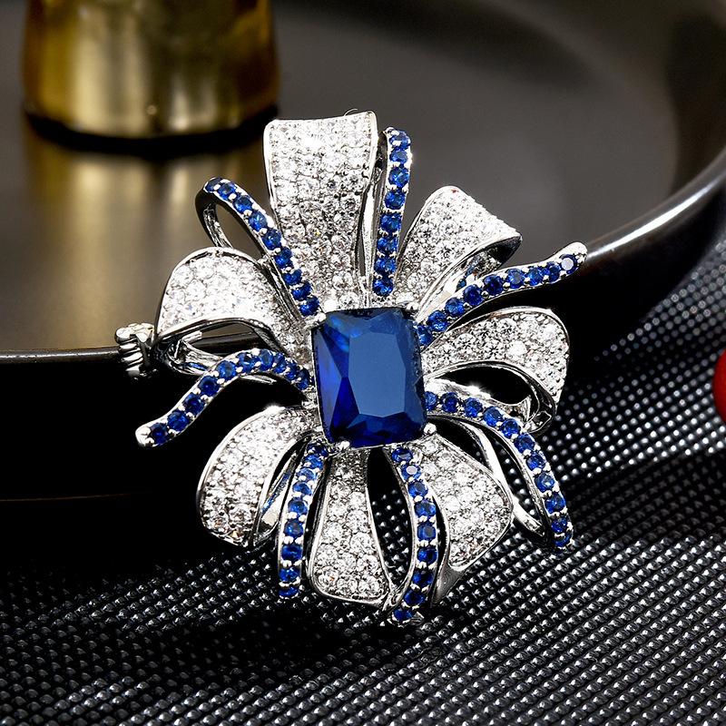 SUYU 2024 New Fashionable Elegant And Unique Design Retro And Exquisite Flower Brooch Women's Luxury Brooch Accessories Pins