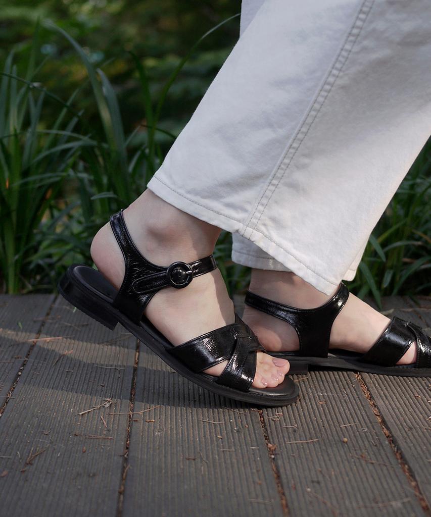 Heenn Shiny Leather Crossover Sandals. Black