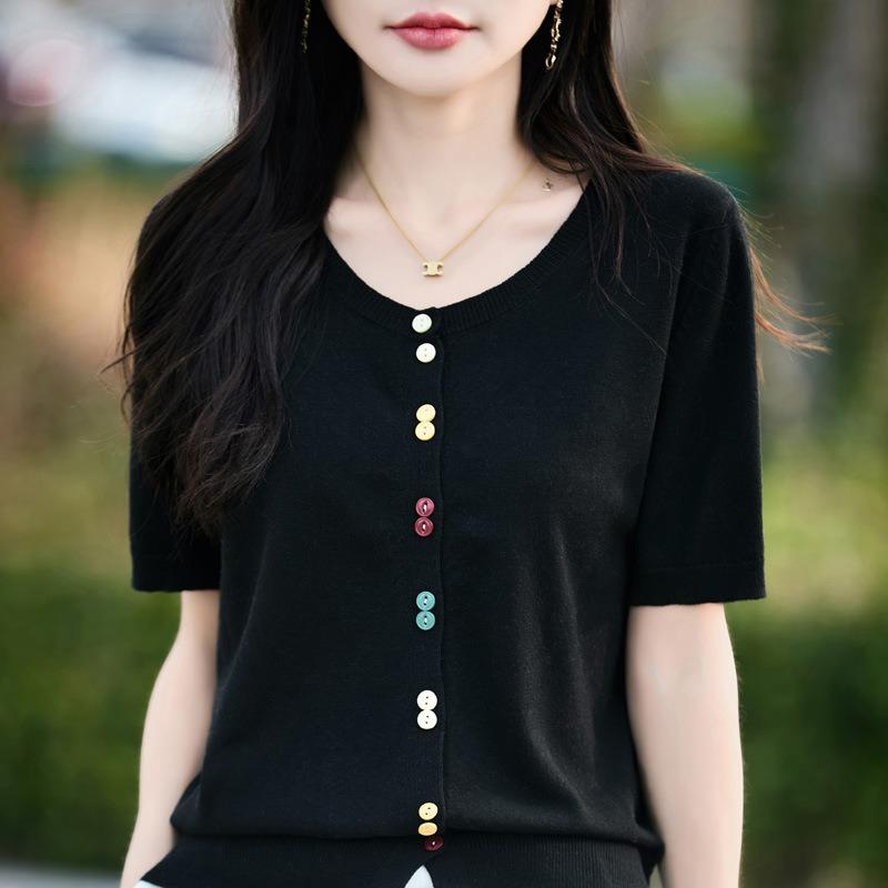 Весенне-летний трикотажный топ с круглым вырезом и короткими рукавами, однотонный свободный топ с цветными пуговицами