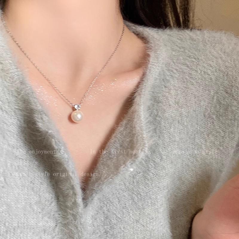 Elegant Pearl Necklace - Versatile Niche Design with Heart Pendant for Women