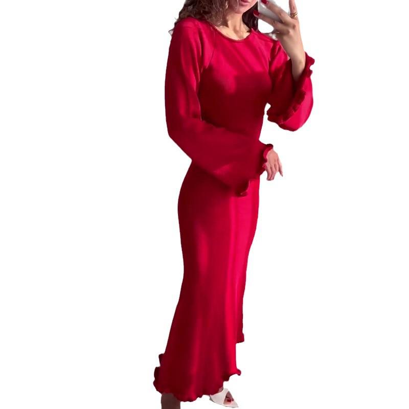 Женская мода осень 2024: Сексуальное вязаное платье с открытой спиной и шнуровкой