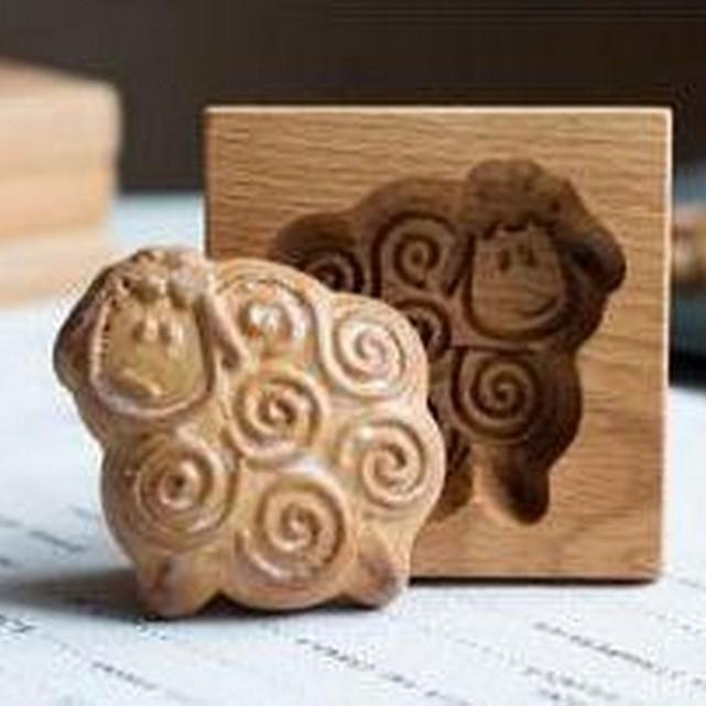 Independent, popular wooden gingerbread cookie molds, realistic designs, pine nut and rose flower crafts, food decorations