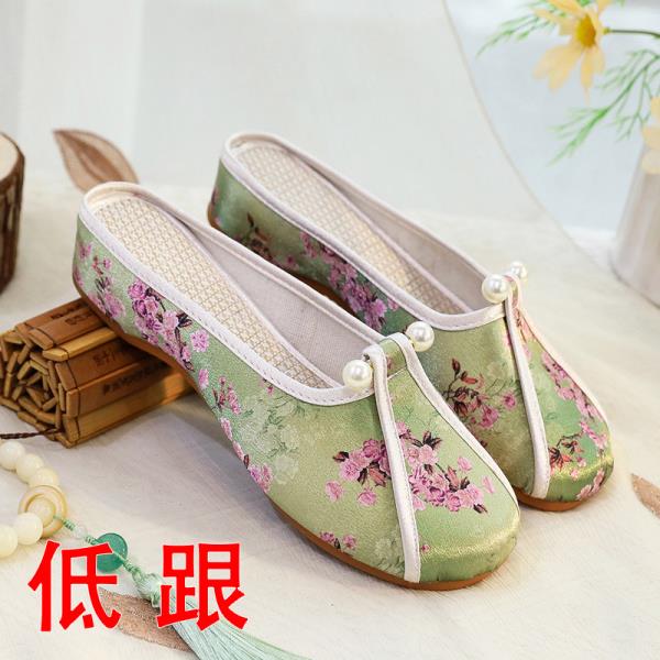 Модные домашние тапочки Женские лоферы на квадратном каблуке Шлепанцы с закрытым носком Массажный блок Цветочная ткань Вышивка Квадратный носок Каблук-блок Обувь Лоа