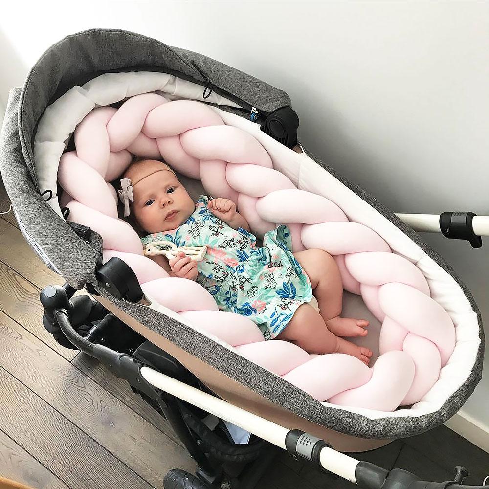 Плюшевый бортик "косичка" в детскую кроватку для защиты новорожденного и декора комнаты
