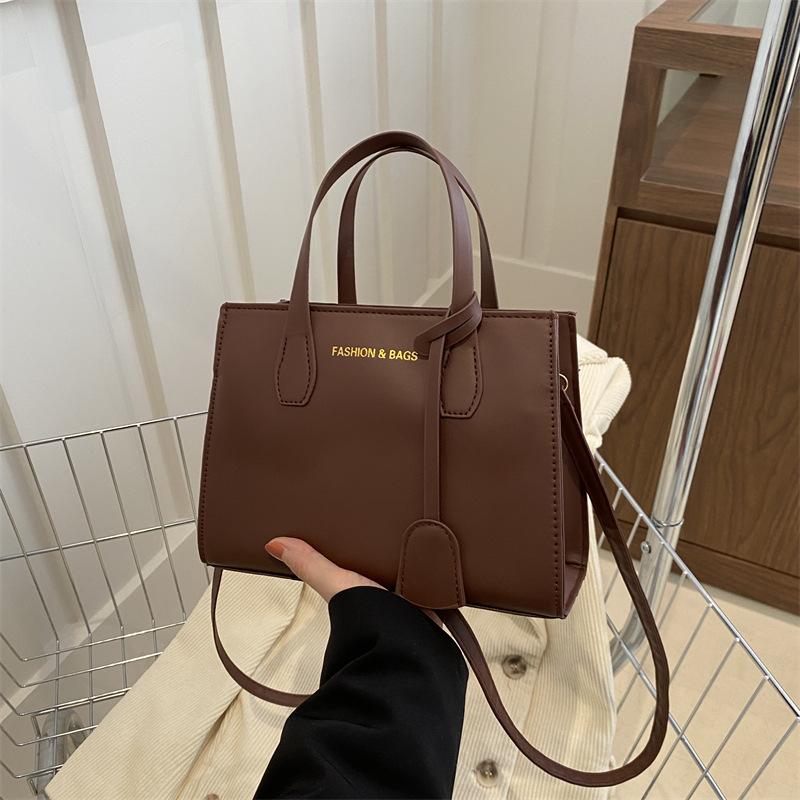 Популярная женская маленькая квадратная сумка, новая сумка в корейском стиле, персонализированная сумка через плечо, повседневная сумка через плечо для поездок на работу