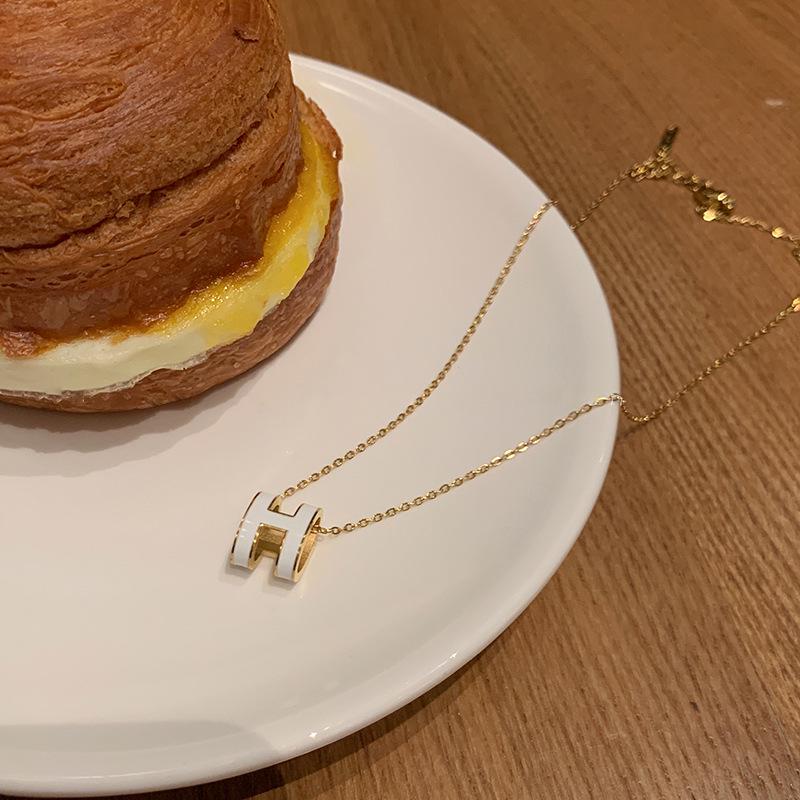 2024 H Letter Oil Drop Clavicle Necklace: Light Luxury Niche Pendant for Women