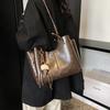 Сумка-тоут премиум-класса большой вместимости женская новая осенне-зимняя ретро универсальная на плечо подмышку сумка для通勤